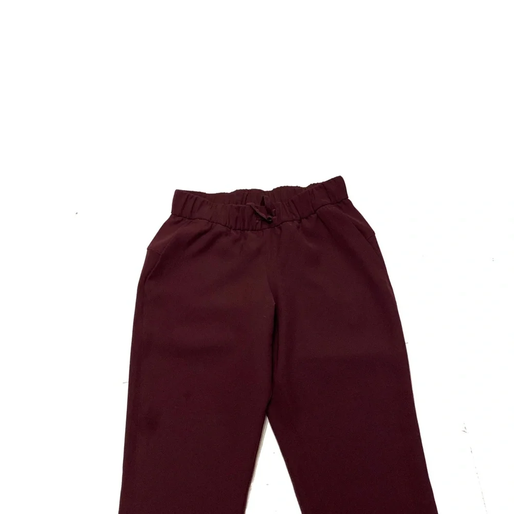 4 / Lululemon On The Fly Jogger